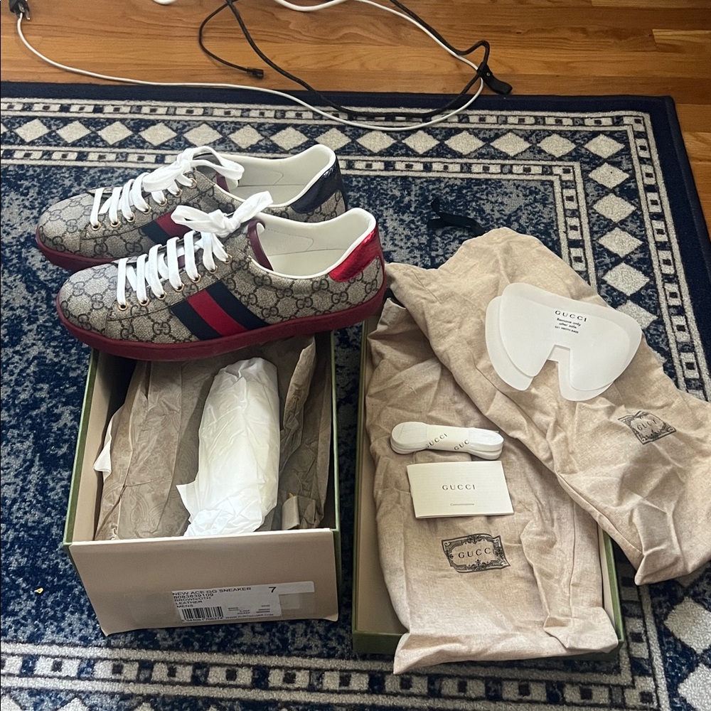 Gucci Green Sneakers - Picture 9 of 9
